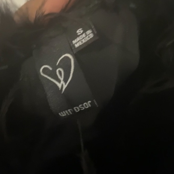 Feathered mermaid black Windsor dress - Picture 4 of 6